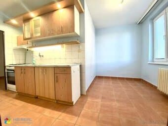 Dva a pol izbový byt s lodžiou, Žiar nad Hronom, 65 m2