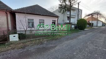 Predaj - starý rodinný dom v obci Radošina ID 118-12-LUGUa