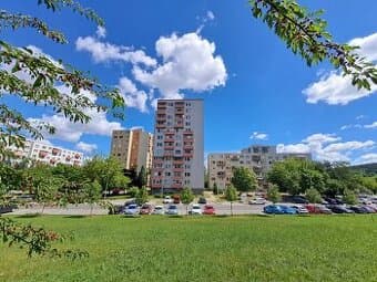 Na predaj veľký 2 izb. byt v strednej časti Klokočiny.
