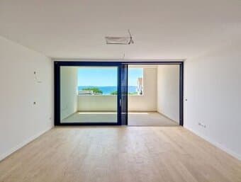 CHORVÁTSKO - Priestranný apartmán s výhľadom na more - PRIVL