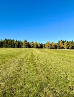 SLNEČNÝ VYSOKOHORSKÝ 10-Árovy Pozemok s Výhľadom na Tatry