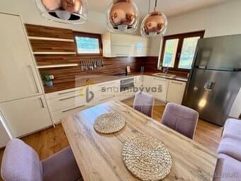 Komfortný 5 i RD s garážou, pozemok 1205 m2, Valaliky