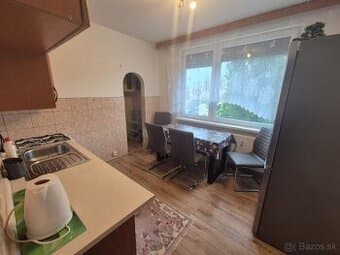 Ponúkame na prenájom priestranný 1 izbový byt s balkónom v K