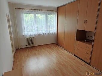 Na prenájom 3  izbový byt s balkónom v Komárne