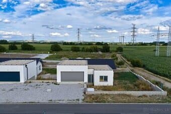 4-izbová rodinná vila v obci ZAVAR s garážou