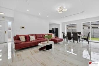 REB.SK, 4 izbový dom, 128 m2, pozemok 686 m2, garáž, bazén,
