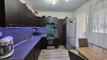 NA PREDAJ: Priestranný 4-izbový byt s 2 balkónmi – Nové Zámk