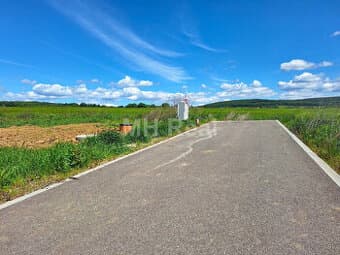 ROZHANOVCE - stavebný pozemok 758 m² Nová lokalita