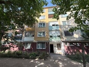 Slušný 3-izbový byt s loggiou v absolútnom centre Šale