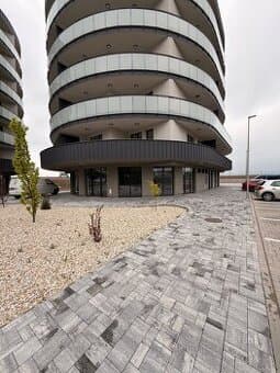 Moderný komerčný priestor v novostavbe – 50 m² Spišská Belá