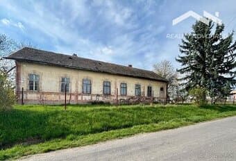 Historické rodinné sídlo s pozemkom 4 727m2 - Lučenec