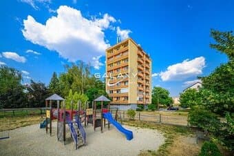 Priestranný 3-i byt s 3 loggiami po rekonštrukcii – centrum