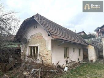 Dom určený na rekonštrukciu s pozemkom a sieťami - Višňové
