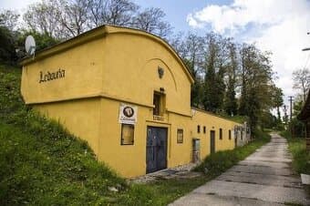 Ponúkame na predaj viacúčelový podnikateľský objekt