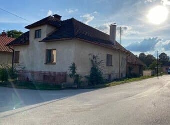 3-izbový rodinný dom + bytová jednotka, Poluvsie, 735 m²