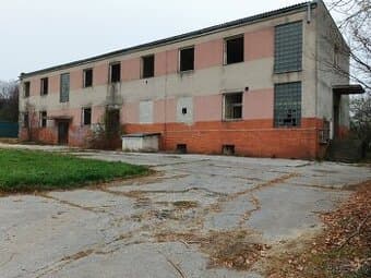 2 podlažná budova s pozemkom 3300m2
