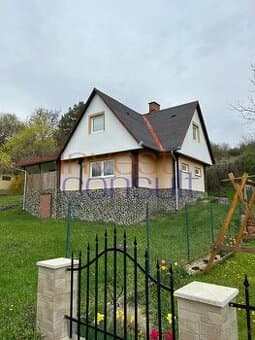 2307 NA PREDAJ ZARIADENÁ REKREAČNÁ CHATA V JEDINEČNEJ LOKALI