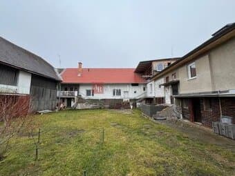 NA PREDAJ: Veľký dom - 3 byty, pivnica, dielňa, sklad, pozem