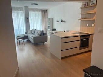 2 izbový byt Trenčín, na prenájom, I. Olbrachta, parkovanie