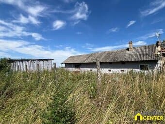 NA PREDAJ pozemok /1300m2/ so starým domom pri Komárne