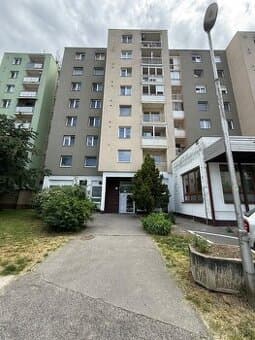 Svetlý 1-izbový byt s loggiou, Piešťany, A.Trajana