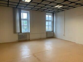 Na prenájom priestranná kancelária 38 m2,centrum, Nitra