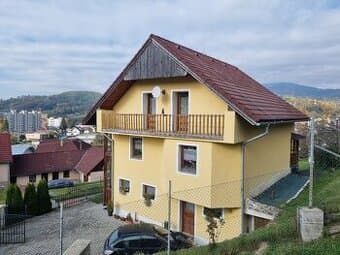 Priestranný rodinný dom s nádherným výhľadom na Hriňovú