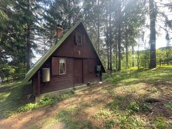 Zariadená chata na Bystričke – vlastný pozemok 193 m²