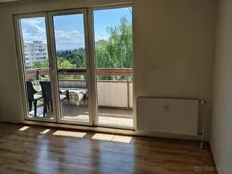 ZNÍŽENÁ CENA 3-izbový byt s veľkým balkónom. Štefániková