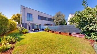 Priestranný 4i mezonet, predzáhradka 165 m², terasa, parking