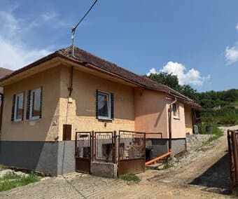 Rodinný dom s veľkým pozemkom a potenciálom – Arnutovce