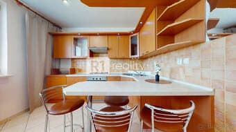 NA PREDAJ 4. izbový byt /89 m2, komplet kuchyňa, 2x kúpeľne,