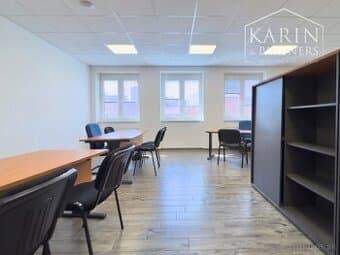 Komerčný priestor so súkr. parkovaním, Holíč - Nám. Mieru