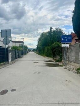 Pozemok vhodný na veľký RD Chorvátsky Grob 1.044m2