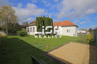 Hľadáte priestorovo veľkorysý dom v pôvodnom stave s možnosť