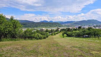 EXKLUZÍVNE Veľký slnečný pozemok s výhľadmi 2.592 m2