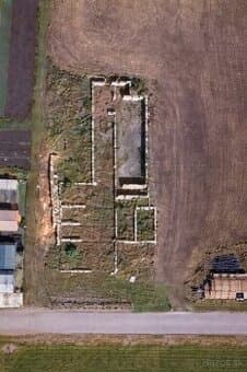 Stavebný pozemok 2 335 m² v obci Valča