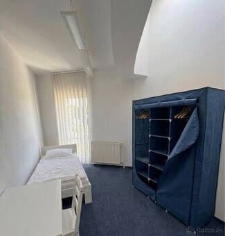Izba pre chlapa | Bratislava