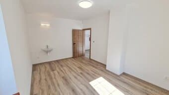 Moderný komerčný priestor pre zdravotníkov 15,25 m2,  Ra