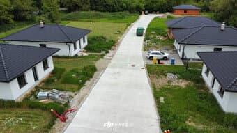 SKVELÁ CENA NOVOSTAVBA 100 M2 BUNGALOV 4+1 TYP 1 S POTOKO