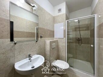 Na predaj zariadený 2-izbový apartmánový byt s balkónom