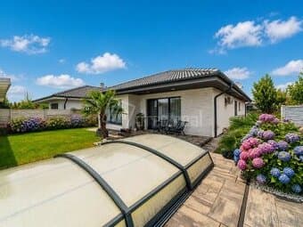 Exkluzívny, 4 izbový bungalov s bazénom a vírivkou