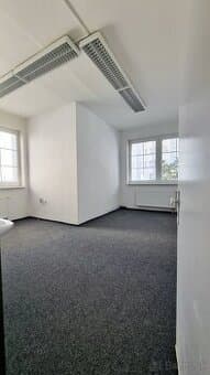 Svetlá a účelná kancelária ~20m² v modernom Business Centre