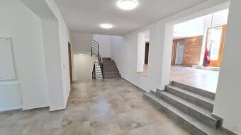 Moderný komerčný priestor pre zdravotníkov 15,25 m2,  Ra