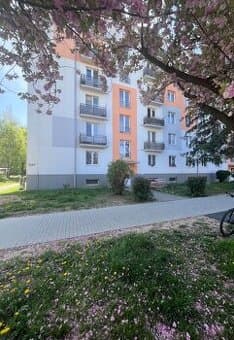 NA PREDAJ 3i byt s 2 balkónmi - pôvodný stav, 69 m2, 28. ok