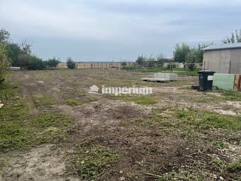 Pekný slnečný pozemok 1182 m2  na predaj - obec Čenkovce.