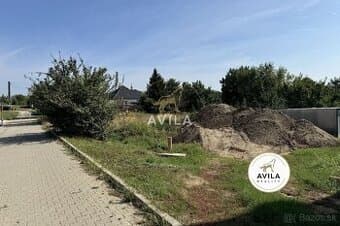 TOP NA PREDAJ: stavebný pozemok 648m2 - Zavar