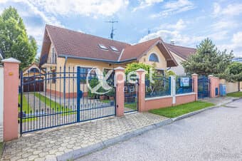 NA PREDAJ RODINNÝ DOM PRIAMO V CENTRE
