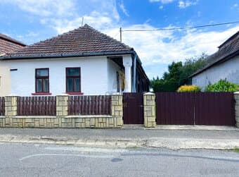 Vidiecky dom s rozsiahlym pozemkom v obci Boťany