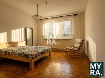 3 izbový byt na Bukureštskej ul., 82 m2, balkón, pivnica